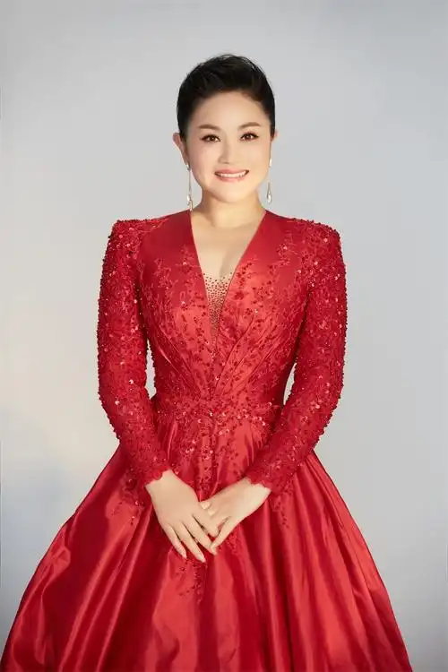 对话国家一级演员著名青年歌唱家易秒英以真情实感歌唱美好时代