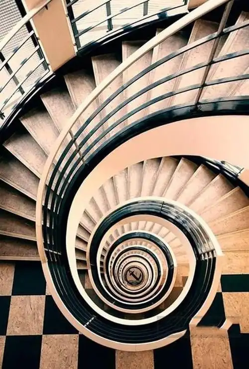 世界旋转楼梯大集合,看的我都晕了