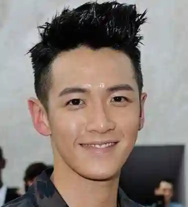 柯震东的发型叫什么 柯震东剪长发换平头 柯震东小鲜肉帅气发型盘点