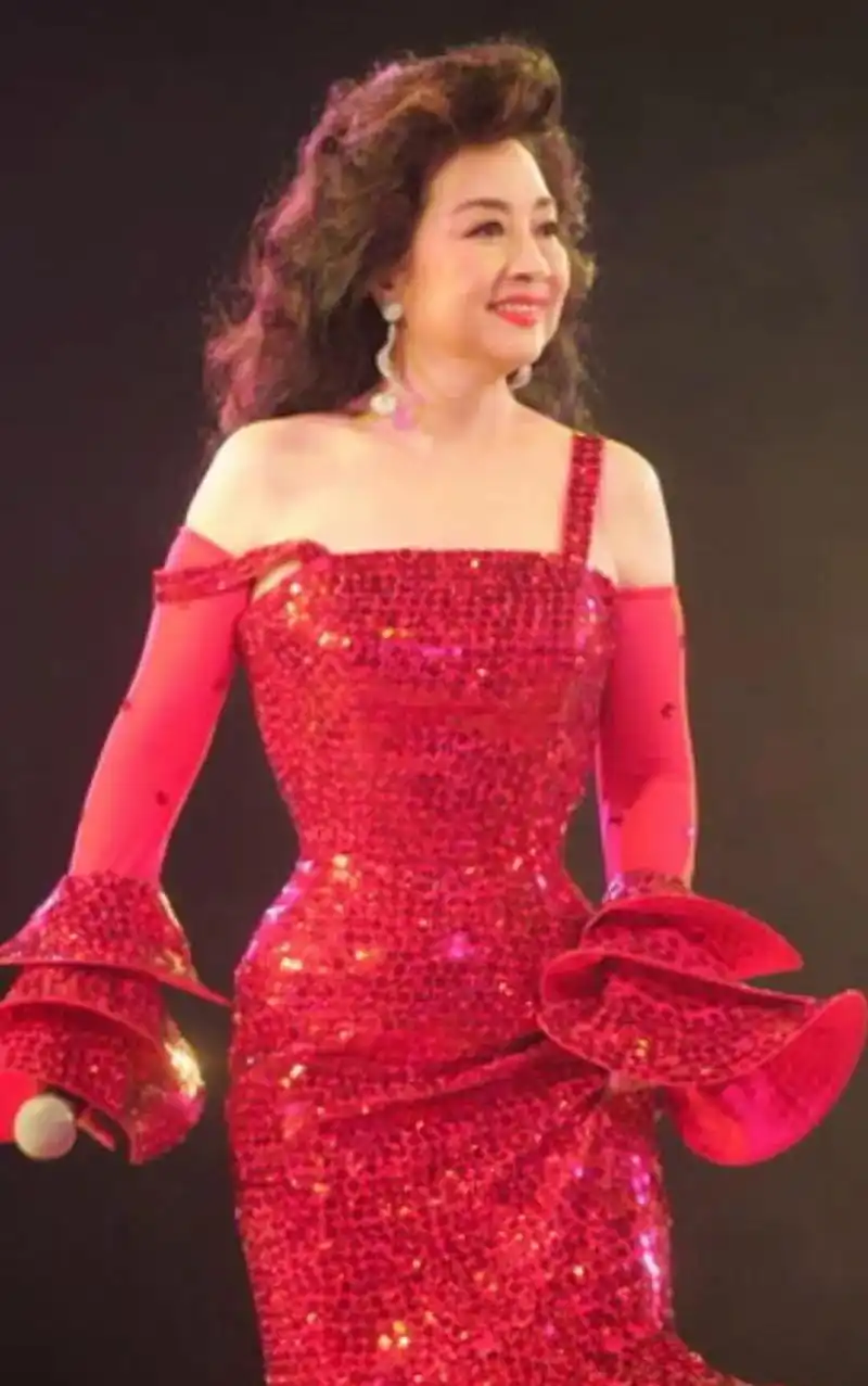 徐小凤,1949年1月1日出生于湖北省武汉市,中国香港女歌手 - 抖音