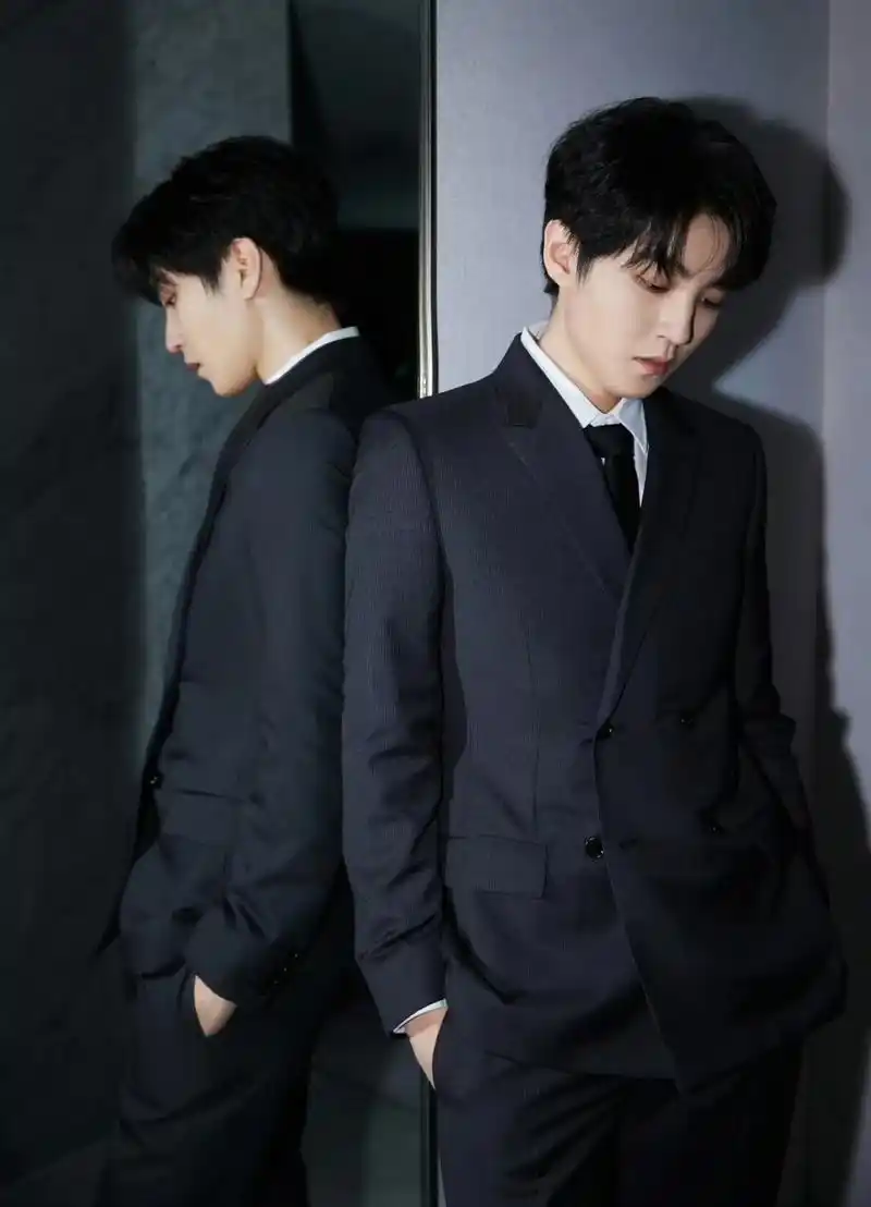 爱豆图库 #王俊凯王源易烊千玺 今天又看到帅帅的三人了 - 抖音