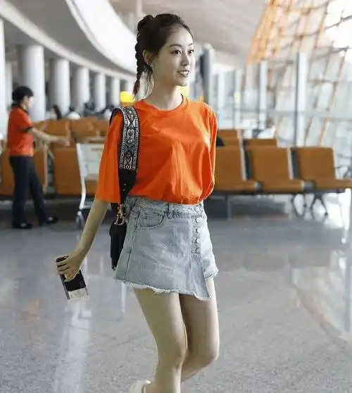 橙色短袖牛仔短裤"不羁",祝绪丹机场太可爱了!_时尚_原因_女神