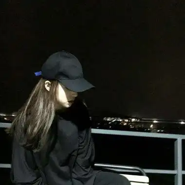 女生头像霸气戴帽子挡脸女生戴鸭舌帽头像