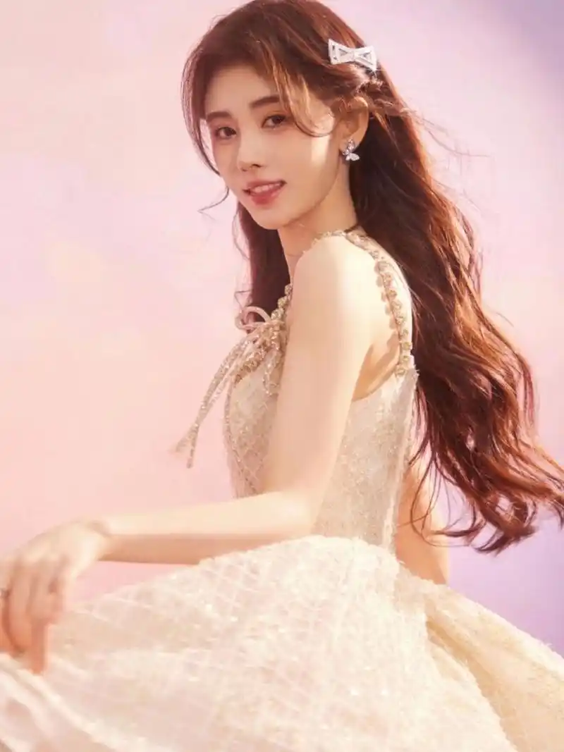 甜美系 #神仙颜值鞠婧祎# #公主裙