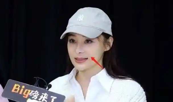 袁姗姗最新采访变样,撞脸姚笛又像杨幂,发际线后推抢镜_鼻子_变化