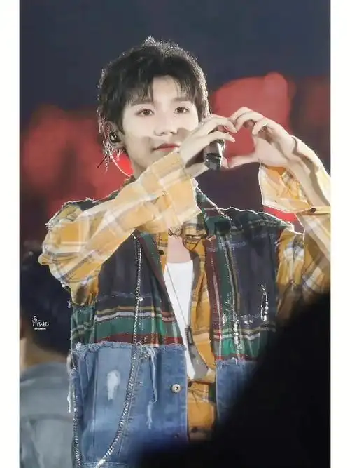 六周年的舞台王源