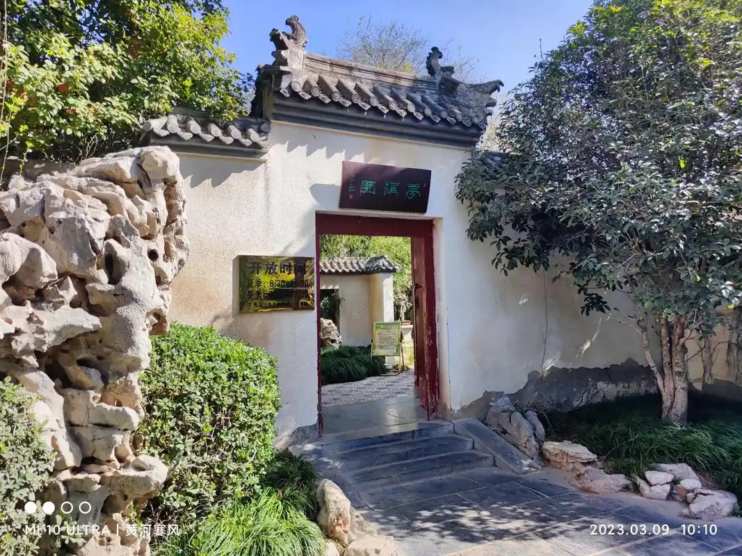 郑州市紫荆山公园苏式园林小园,名叫梦溪.郑州市紫荆山公园内有 - 抖