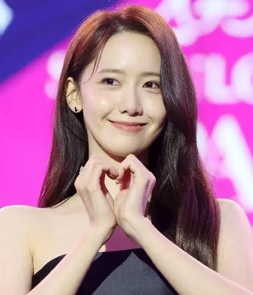 林允儿:韩国娱乐圈的颜值担当,演技出众,唱跳实力令人惊叹.