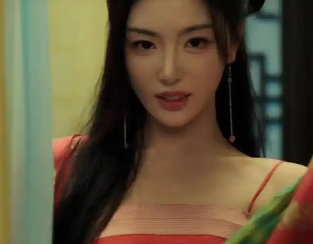 被《墨雨云间》孔雪儿惊艳了,好身材遮不住,红肚兜吊带装太吸睛