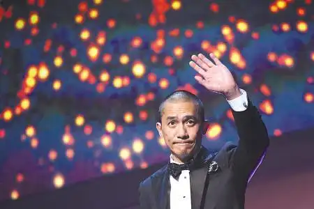 第64届柏林电影节开幕梁朝伟寸头造型亮相图