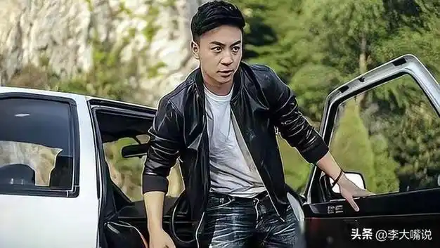 从释小龙在社交媒体上面放出的名车和豪宅,估计释小龙本身身价也不低