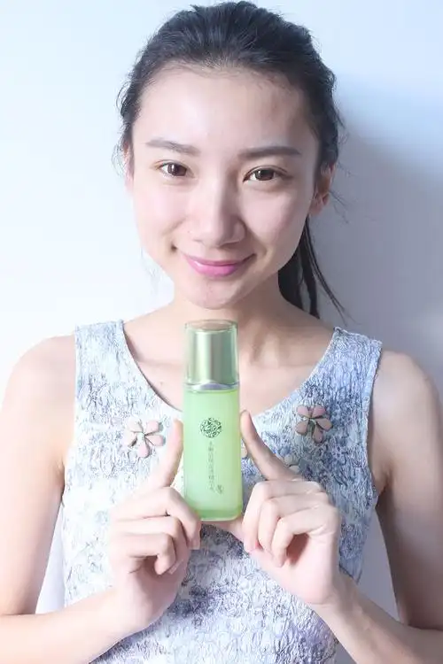 【小斤斤】一刻不停的草本护肤,这个夏天,就是要水润-晚九点-闺蜜网