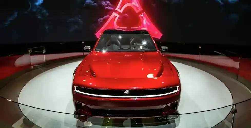 道奇daytona srt banshee高性能概念车,采用