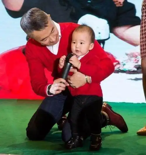 上海知名主持人,因遗传病被棒打鸳鸯,后娶小18岁娇妻终获幸福_程雷