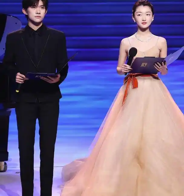 北念cp或成真易烊千玺周冬雨方双双辟谣