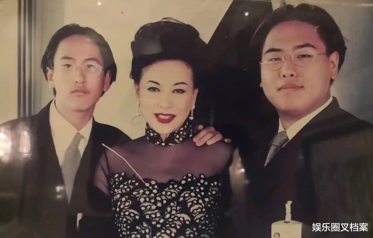 初代国民老公汤珈铖:自愈抑郁,扛起"地王"之位的他有多牛?