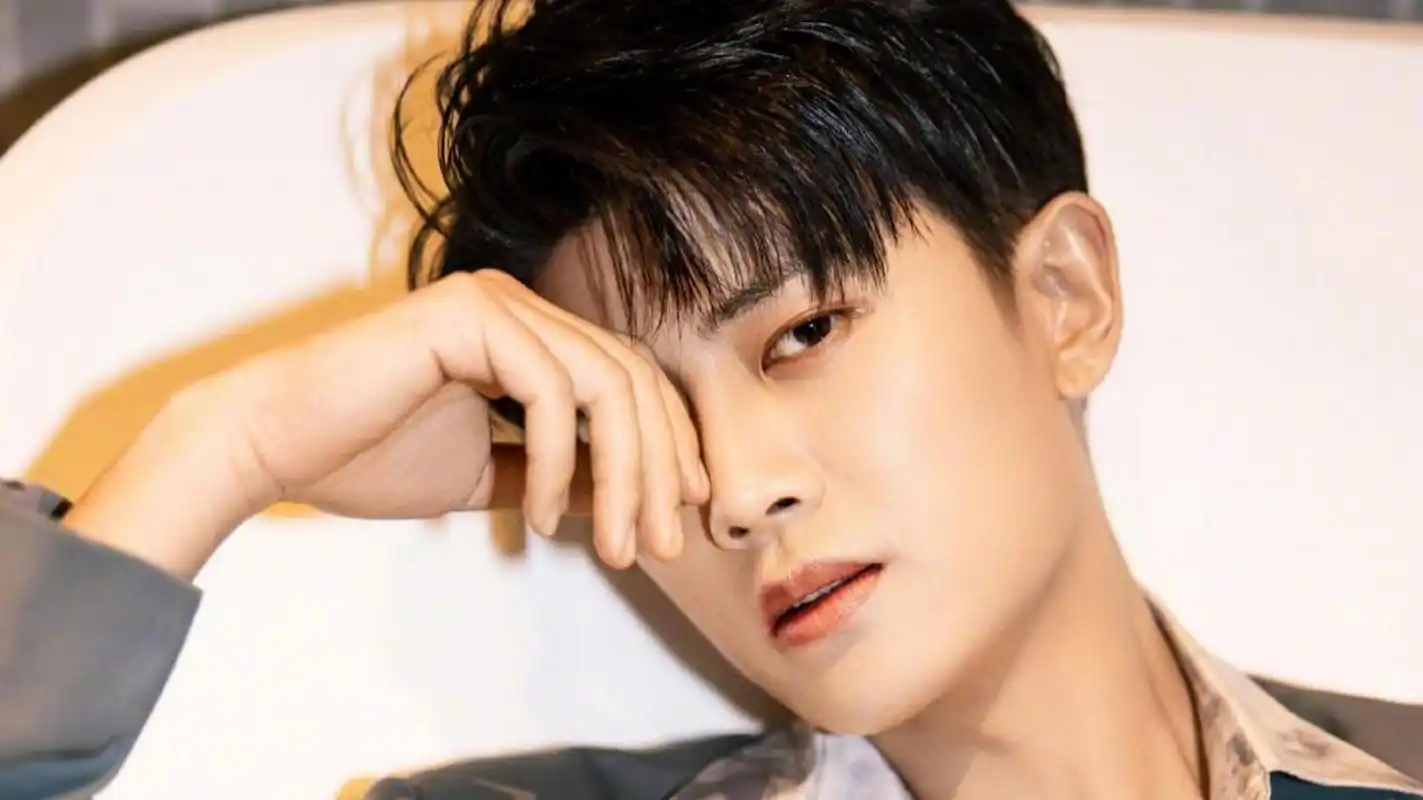 任嘉伦 帅气西装,干净阳光迷人,帅气男神一袭时尚的西装,魅力动人.