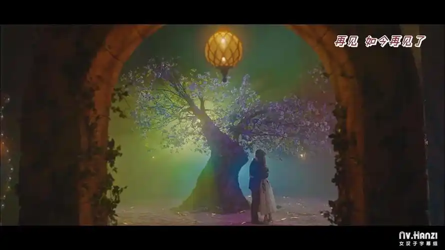 德鲁纳酒店第十集片尾,傲娇的满月终于迎来了男主的主动拥抱,那千年的