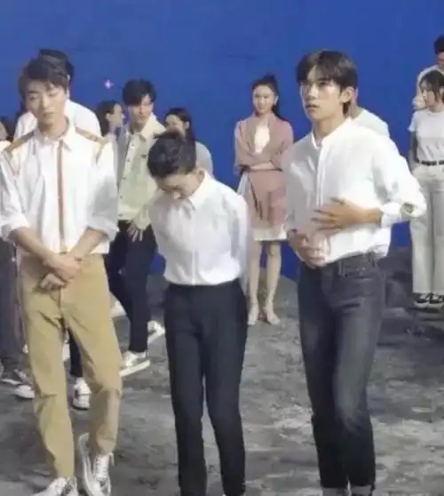 任嘉伦说起来任嘉伦,大家都觉得,他是一个古装小男神.