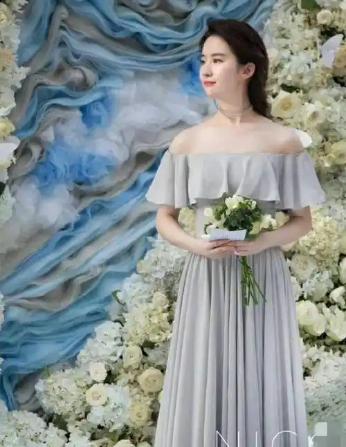 刘亦菲婚纱照秀性感胸架视觉天仙"压垮"未来伴娘_照片_婚礼_美女