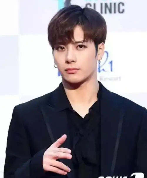 鹿晗的桃心发型排第一, 而王俊凯,王源纷纷跟上! 只有他排第六!