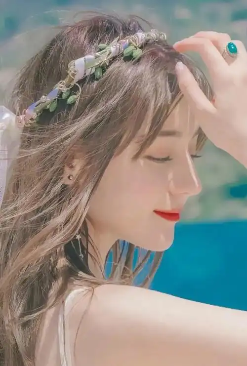 迪丽热巴的氛围感神图美呆了每一张都是海报级神图