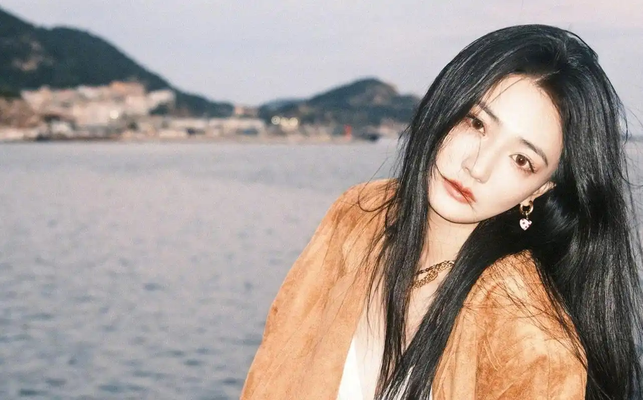 清纯唯美,娇俏可爱的#徐璐# 雪肤玉貌,身姿曼妙,笑容甜美,亭亭玉立