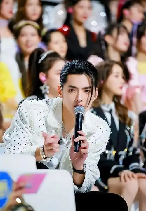 吴亦凡入狱两年再上热搜,背后勾当令人发指!