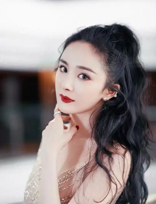 杨幂换头像#杨幂玩游戏输了,今天直接换了头像新头像也太可爱了,期待