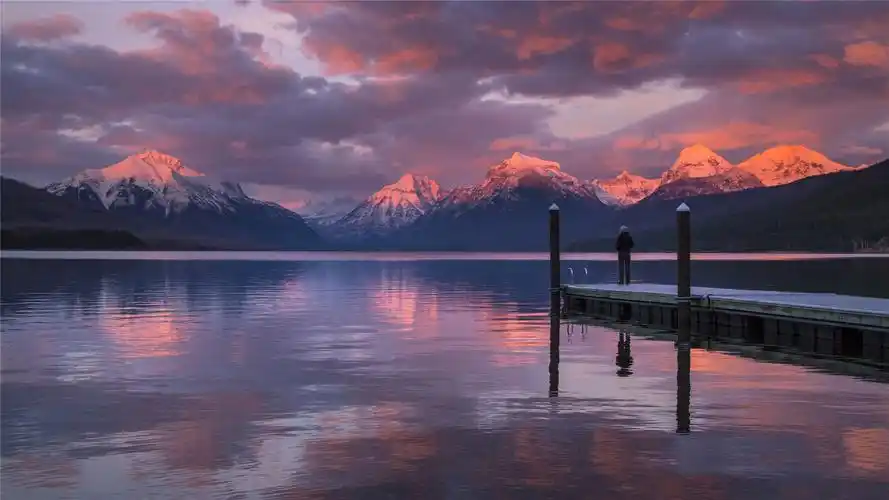 山脉河流风光唯美高清桌面壁纸