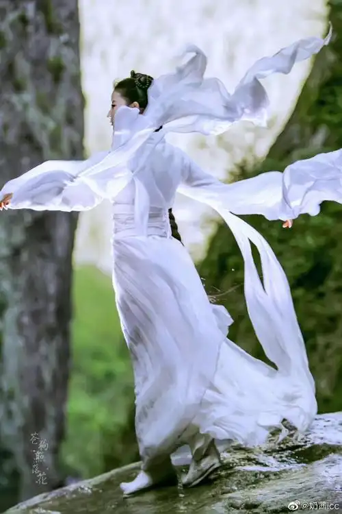 刘亦菲小龙女这几张图我还真是第一次看演员们古装剧身段和仪态才是