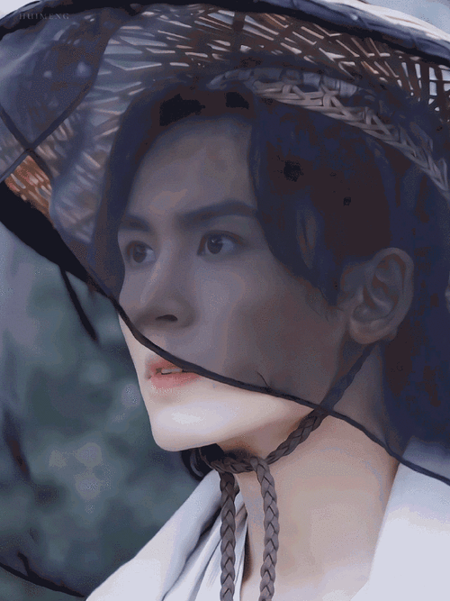 周子舒是那种既能给你强烈安全感和荷尔蒙气息,又能让你迷醉于他的