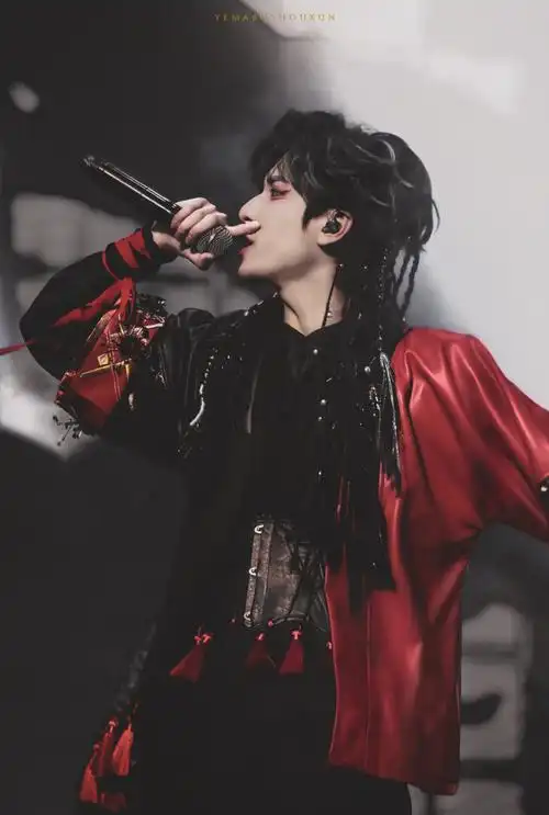 特别伟大的刀马旦苗疆圣子@时代少年团-严浩翔#时代少年团官宣湖南