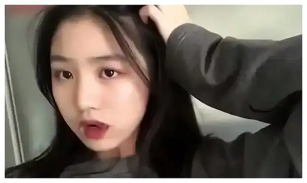 从这组照片中,我们可以清晰地看到汪峰的大女儿成长的过程.