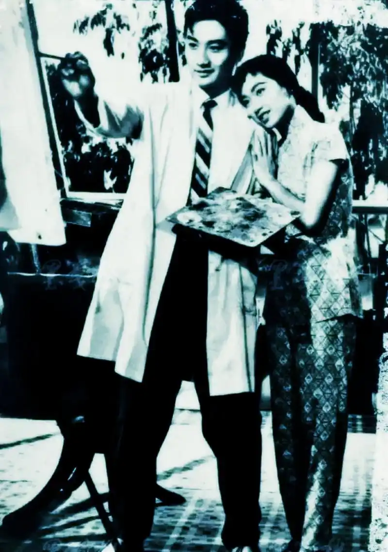 这张照片显示了年轻的谢贤和一位女演员.