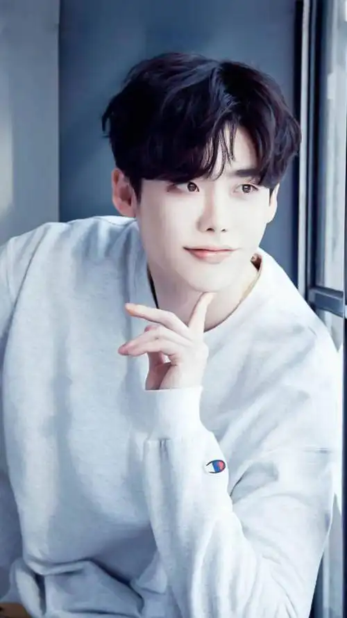 李钟硕帅气养眼居家写真