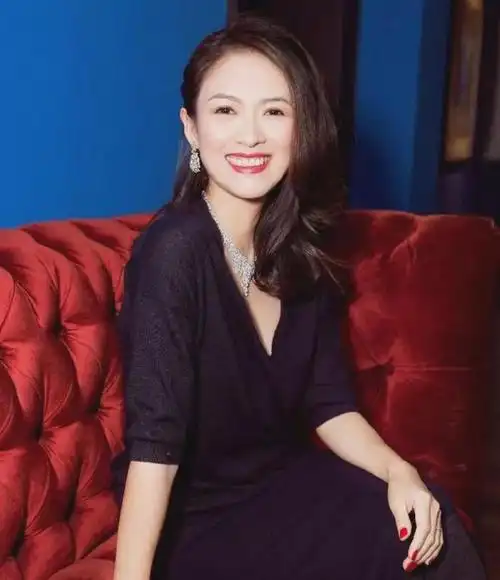 章子怡当年的沙滩照片为何被人诟病多张照片还原现场