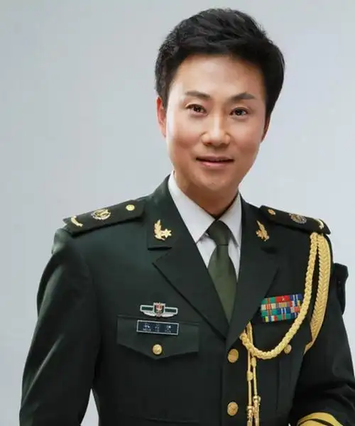 耿为华被小14岁娇妻倒追15年后被甩掉离婚时跟女儿抱头痛哭