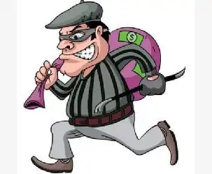 谁料小张说出密码后,劫匪却将现金和银行卡退还给了他.