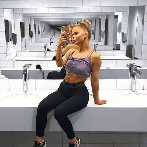 很多女生都是抱着减脂的目标进入健身房的,听到力量训练她们多数都是