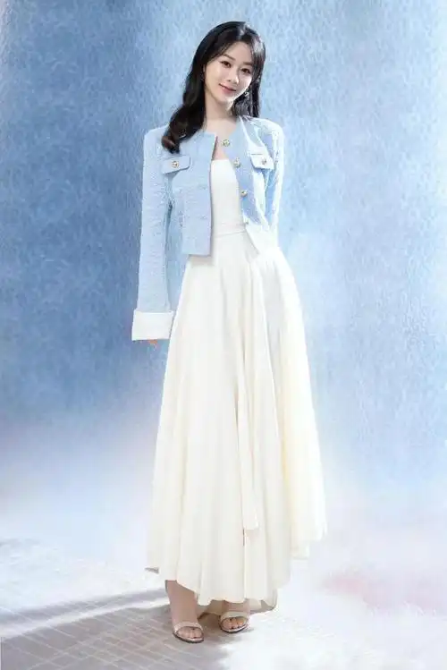 作为童星出道的杨紫可以说是很多人看着长大的,从当初《家有儿女》中