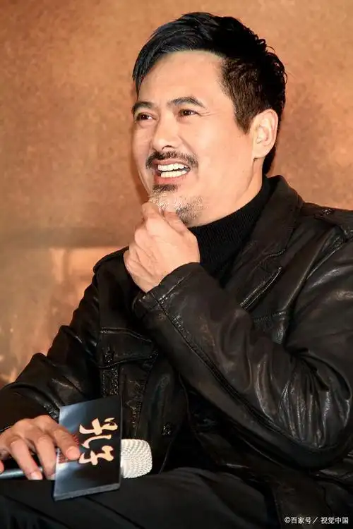 周润发前妻,2段婚姻后成单亲妈妈,31岁女儿跟洋男友感情稳定