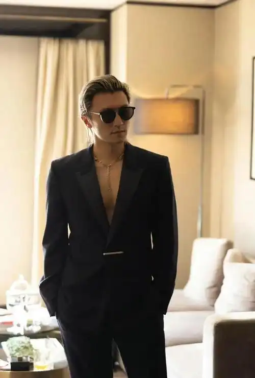 谢霆锋真空上阵,大杀四方又拿一奖!