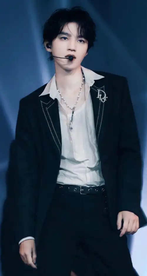 王俊凯有没有什么出圈神图? - 知乎