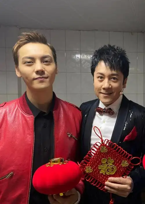 陈伟霆2020央视春晚合照合集#想跟陈伟霆回家##春晚守候陈伟霆