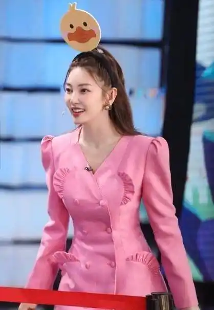 张雨绮哪像俩娃妈?