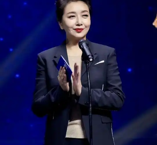 江珊田小洁韩国购物被偶遇,两口子寸步不离,情路坎坷终于嫁给爱情