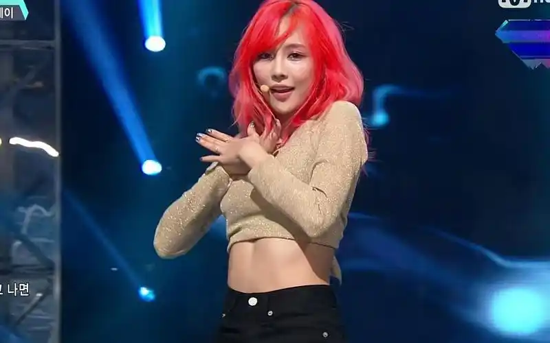 王霏霏fantasy舞台打歌乘分破浪的姐姐霏姐冲鸭