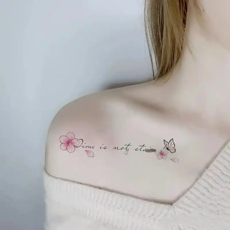 我有两个愿望:在你身边 你在身边#女纹身师 #樱花 #纹身的 - 抖音