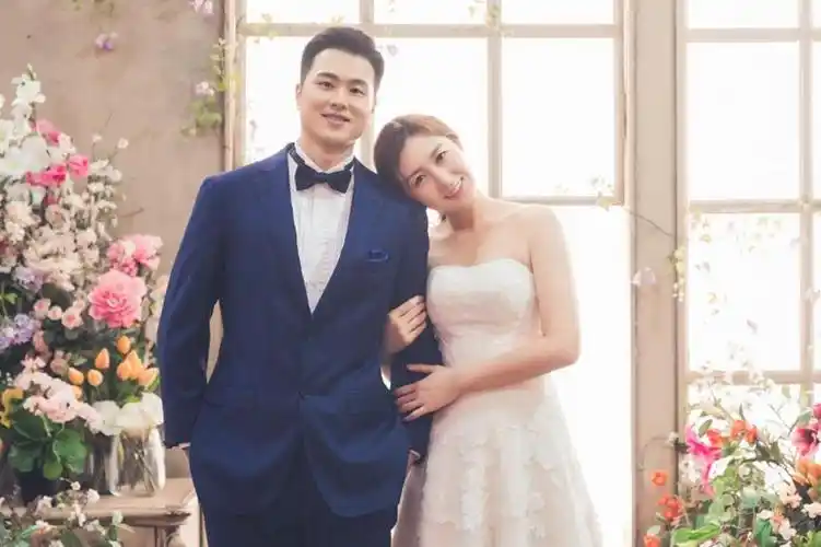 原创 男篮与女篮球员的结合!cba球员520表白,与新婚妻子甜蜜互动